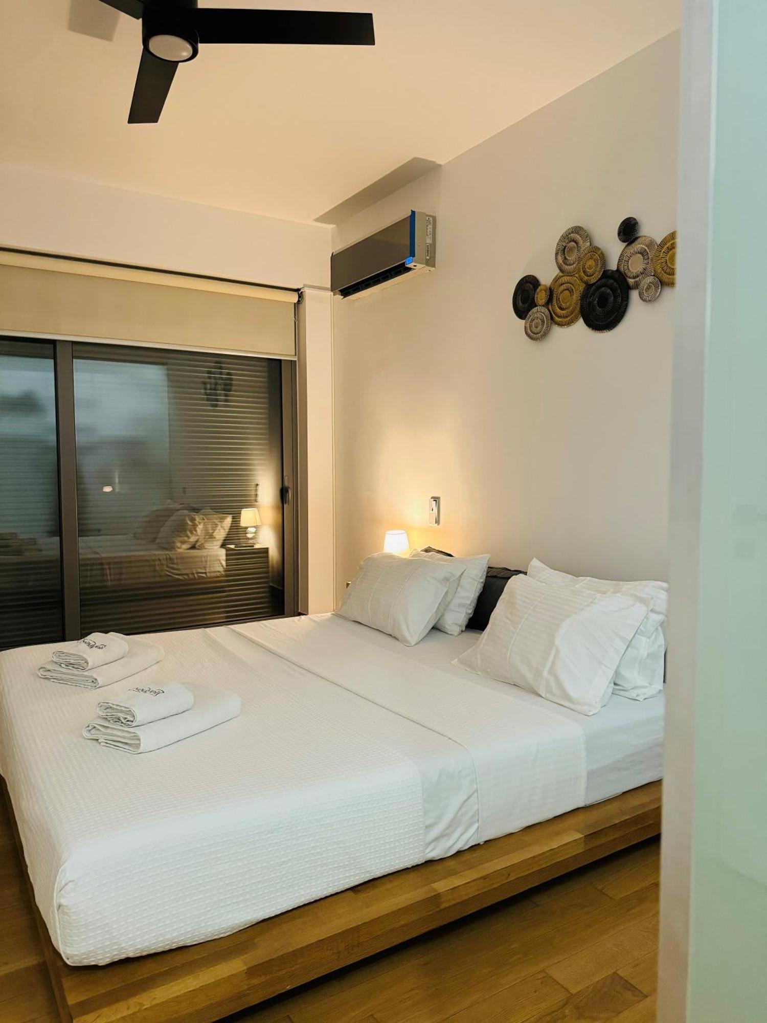 Elegant And Private Living By Neuvel Villa เอเธนส์ ภายนอก รูปภาพ
